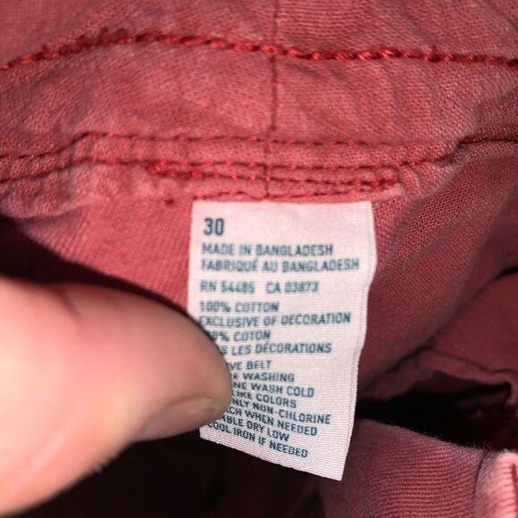 American Eagle washed red longer length 30 cargo shorts - Picture 2 of 3